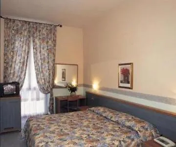فندق Genova 3*